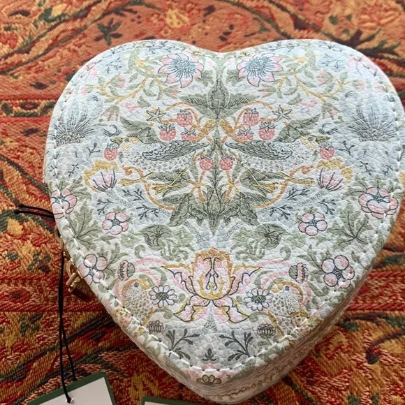 Brand new William & Morris travel jewelry box. - Picture 2 of 3